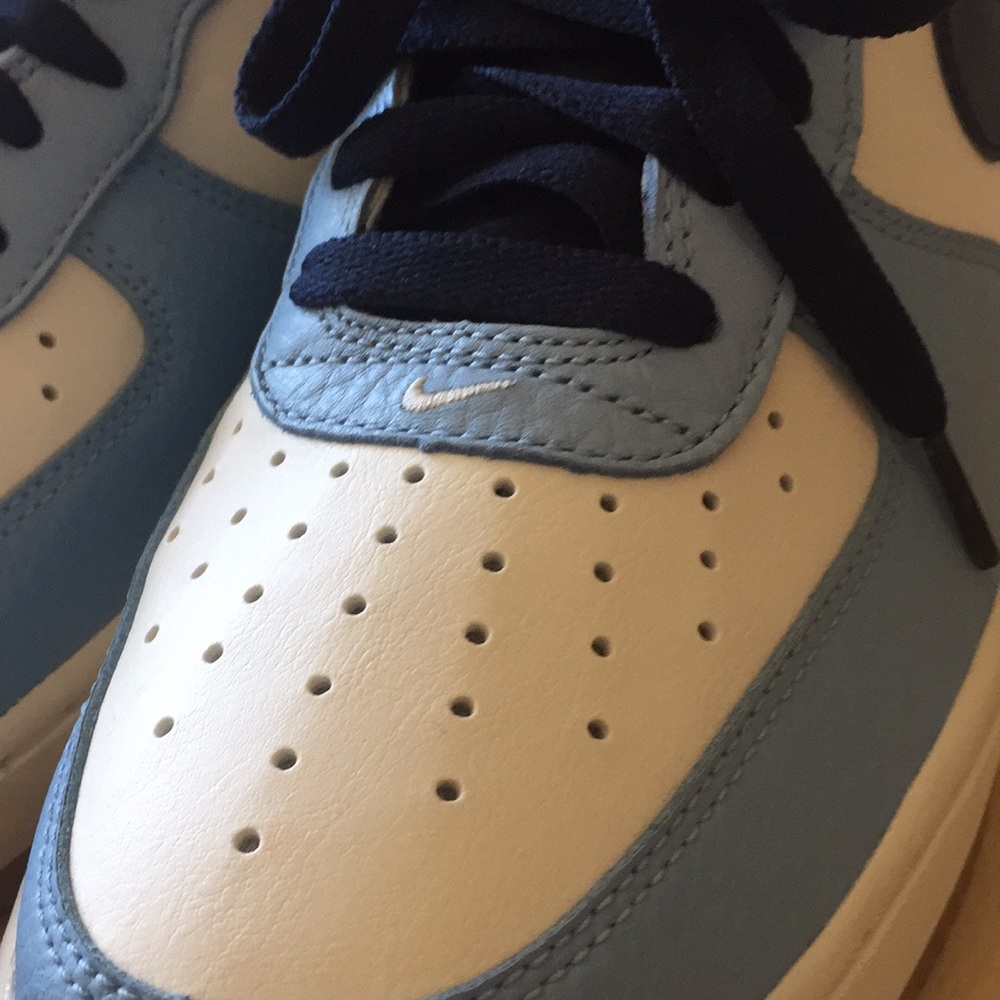 Nike Air Force One - Picture 6 of 15